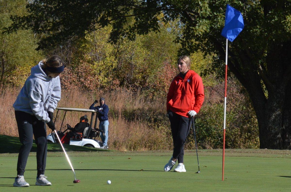 Joellen Vogt putts on the first day of state golf. Photo by John Sorce/Emporia Gazette.
