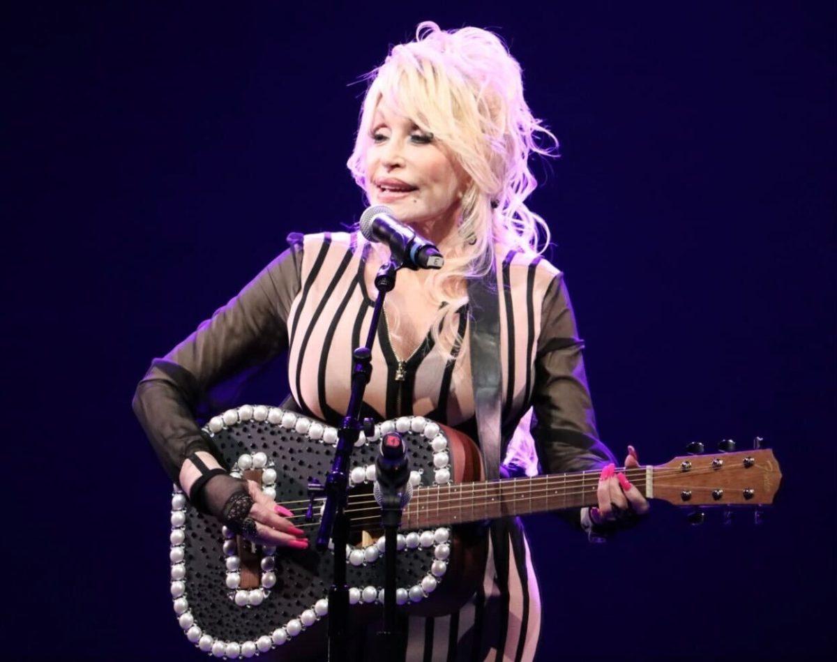 Dolly Parton performed two songs &#8220;Coat of Many Colors,&#8221; and &#8220;Try&#8221; the theme song for Imagination Library at the Jewish Community Center on Monday.