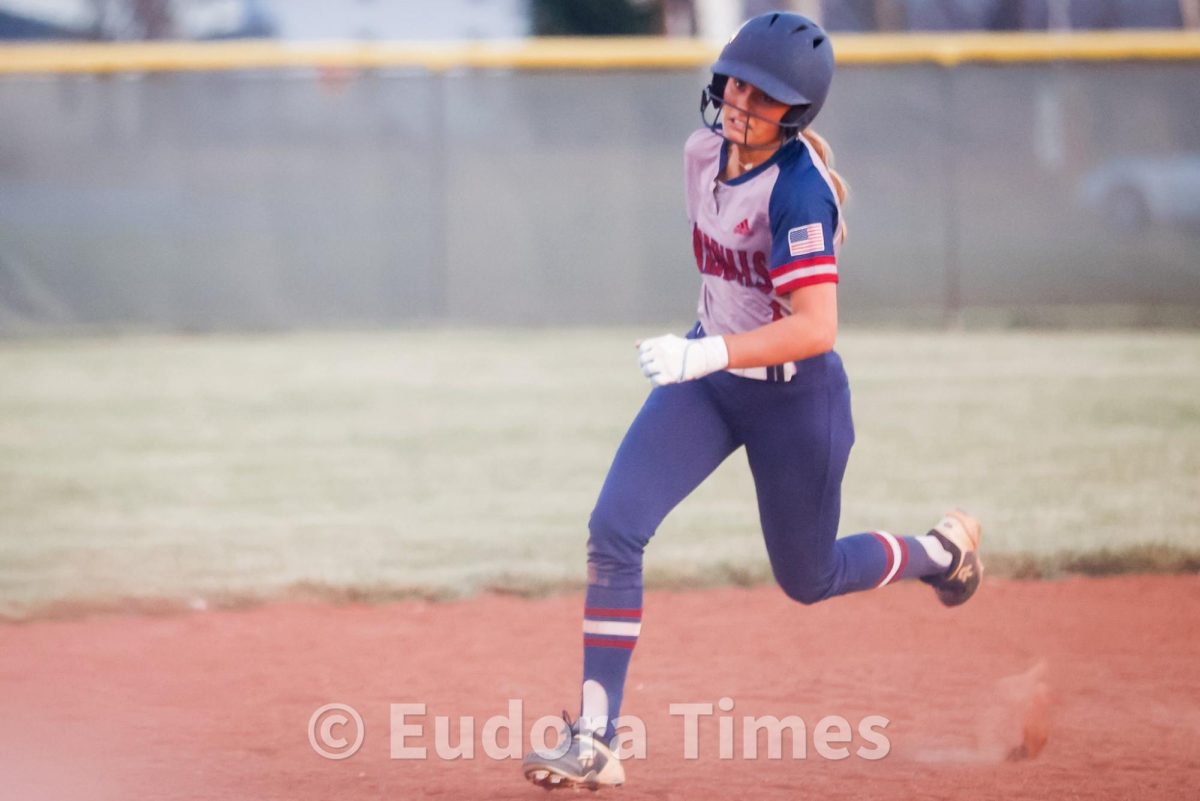 Softball, baseball earn wins Monday night