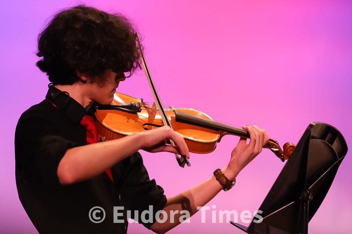 Concert band, jazz ensemble perform
